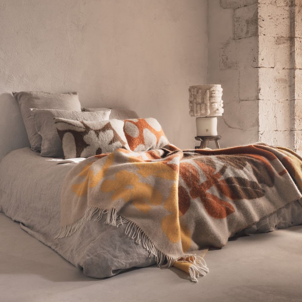 Plaid en laine à motifs fleuris "Madonne" - Camel