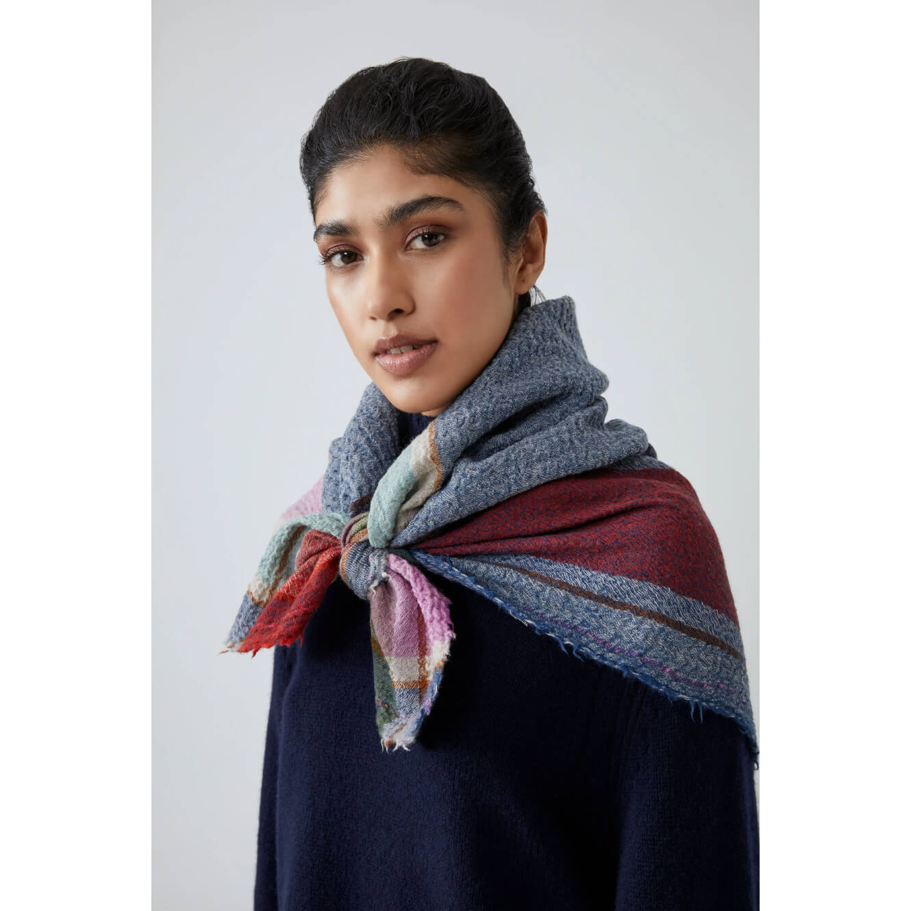 Grand foulard "Maddy" N°687 laine & cachemire - Indigo