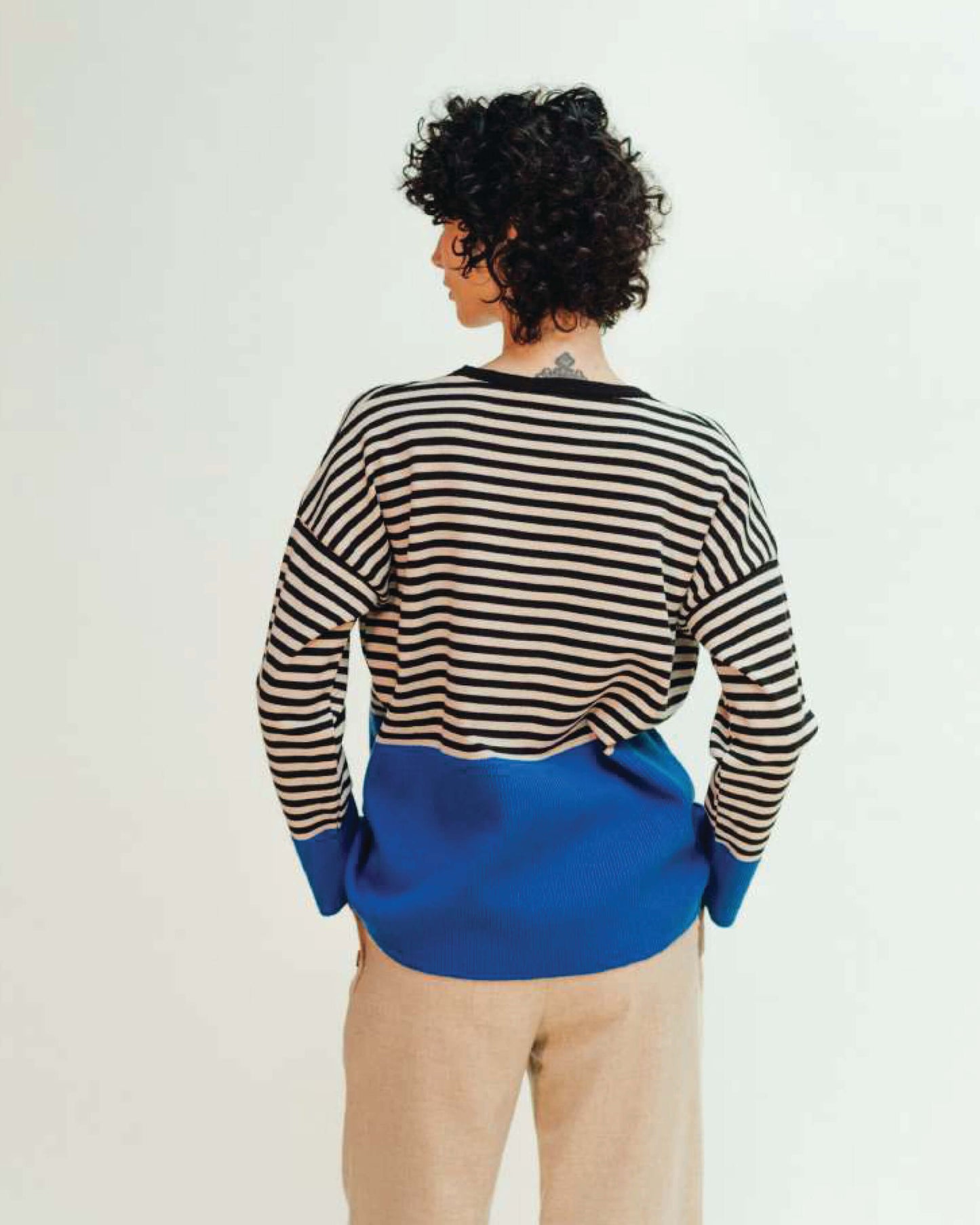 Pull rayé colorblock - Noir/écru & bleu