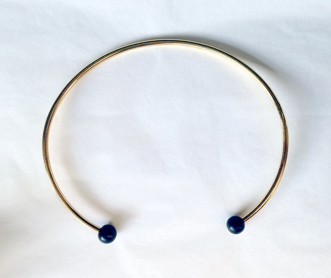 Collier ras de cou laiton & résine NWB