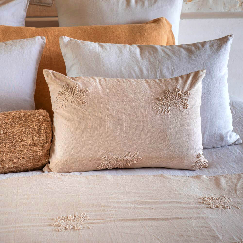 Coussin brodé "Domingo" coton flammé  - Poudre