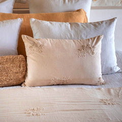 Coussin brodé "Domingo" coton flammé  - Poudre