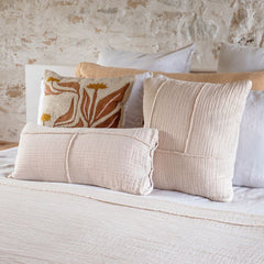 Coussin brodé "Taari" - Beige