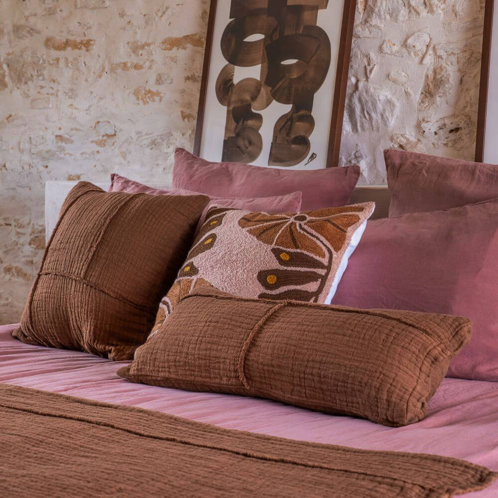 Coussin brodé "Taari" - Pink