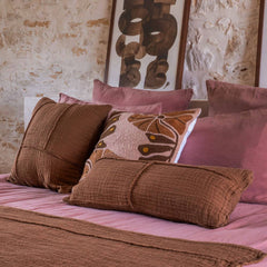 Coussin brodé "Taari" - Pink