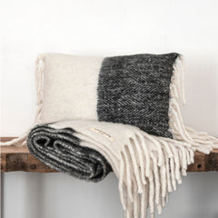 Coussin "Van Snow" laine - Noir