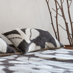 Coussin en laine à motifs fleuris "Mimo" - Cacao