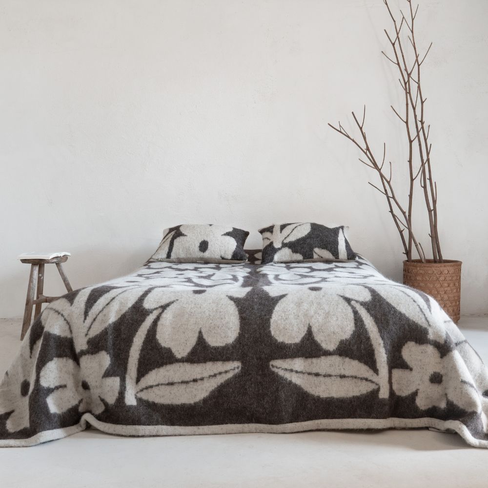 Plaid en laine à motifs fleuris "Madonne" - Cacao