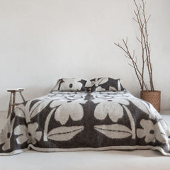 Coussin en laine à motifs fleuris "Mimo" - Cacao