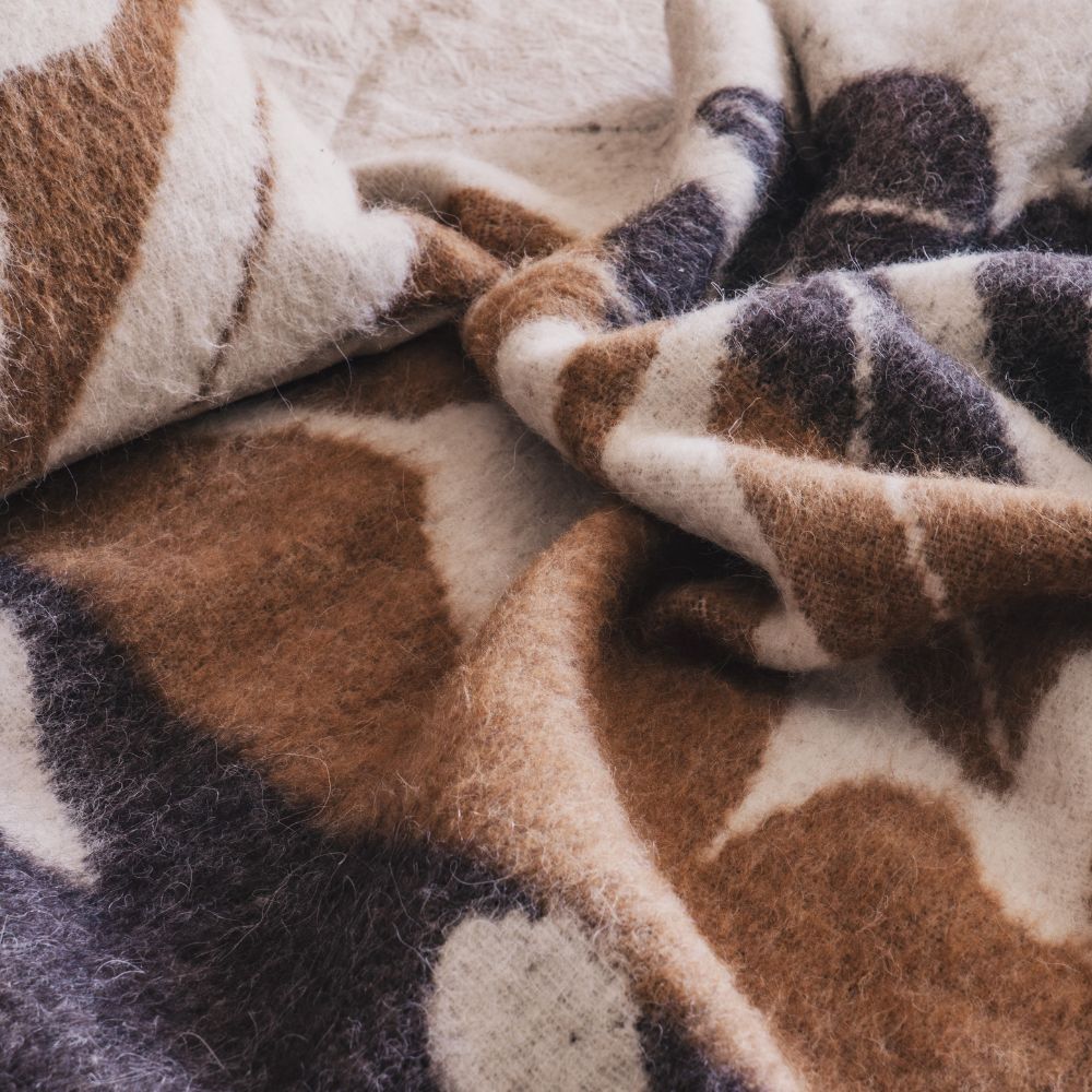 Plaid en laine à motifs fleuris "Madonne" - Cacao