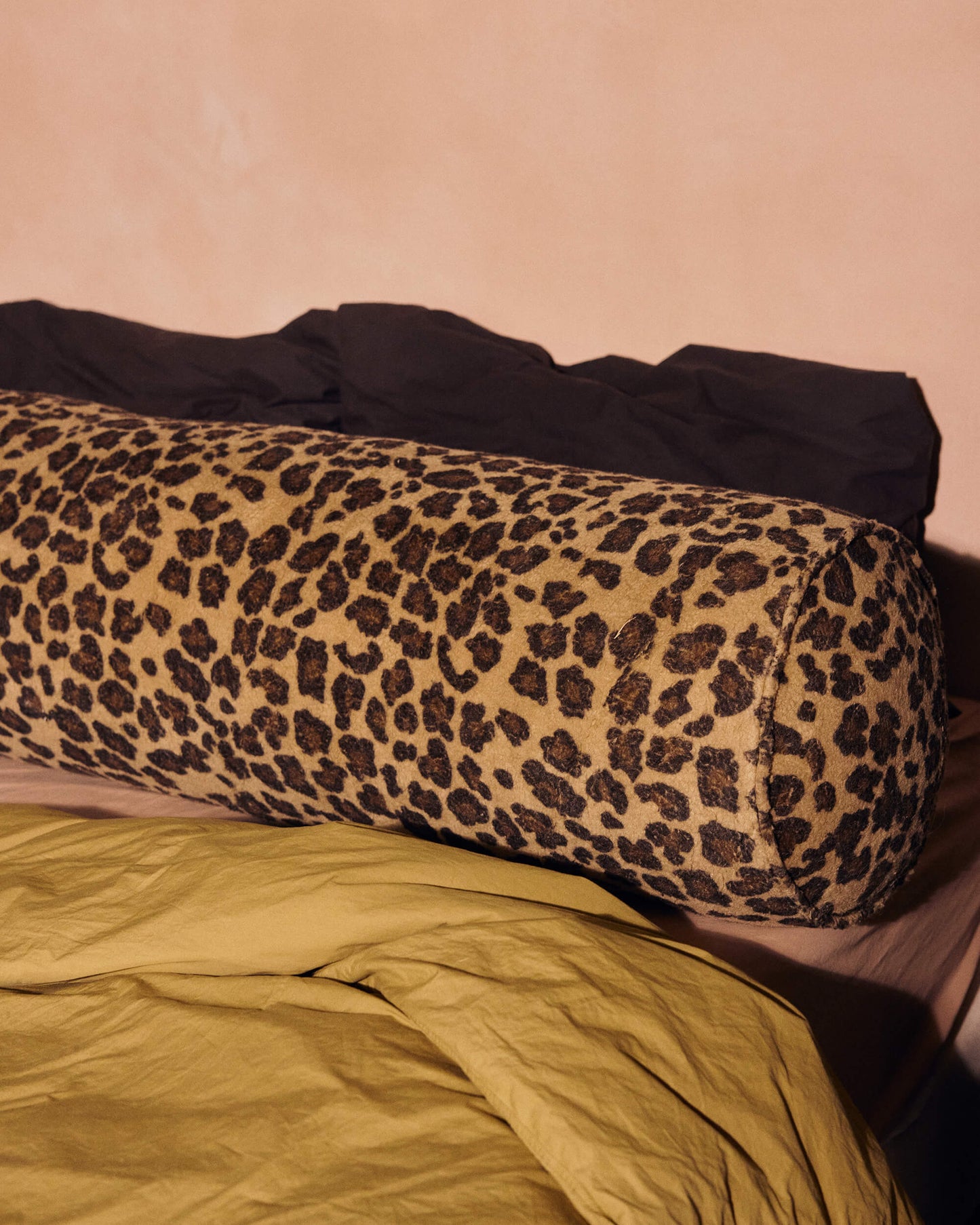 Coussin traversin motif panthère extra large