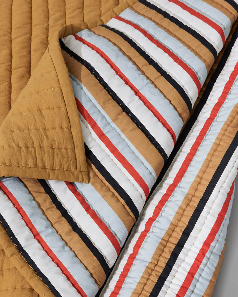 Boutis "Pavilion" rayé - Ocre