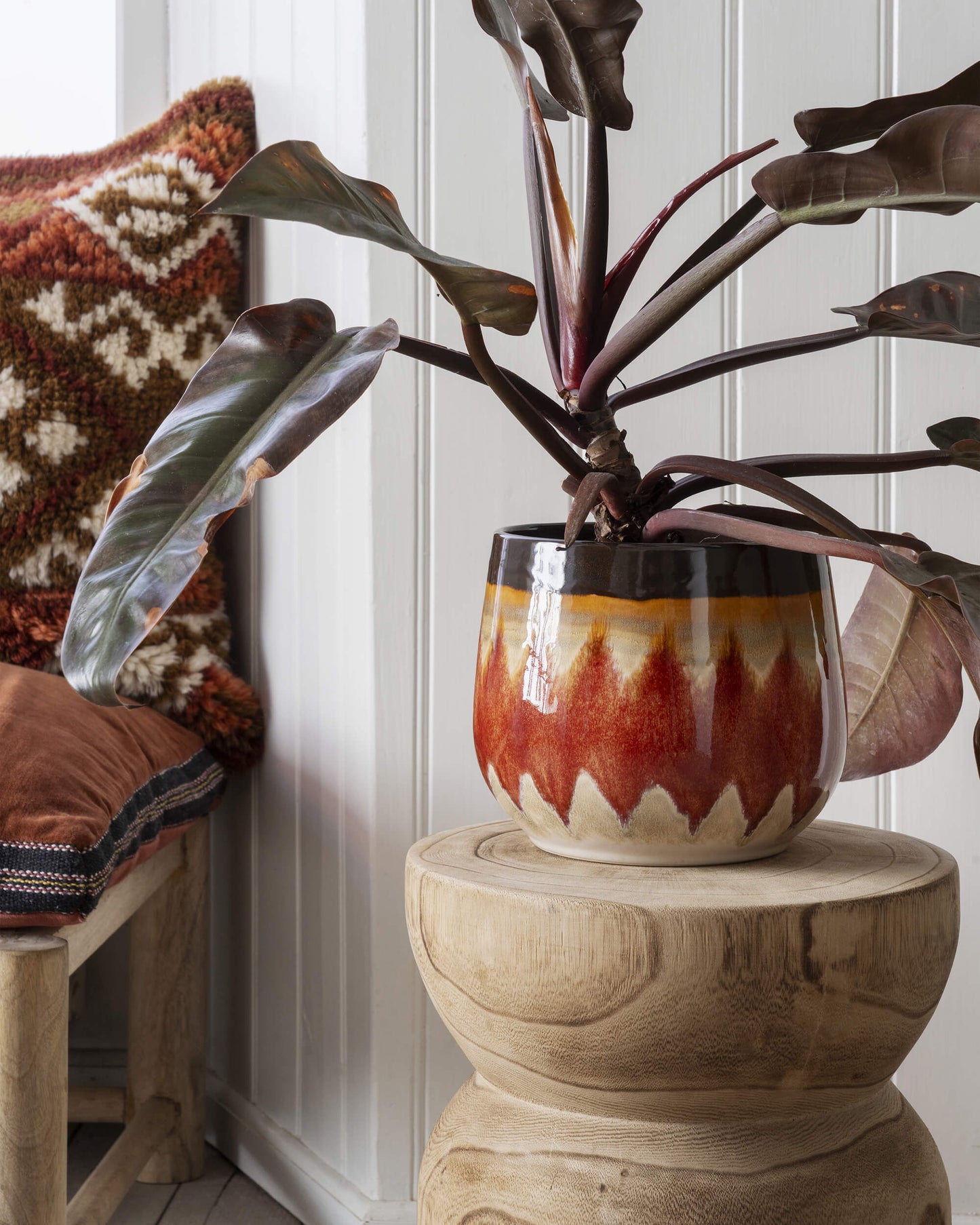 Tabouret bois brut sculpté