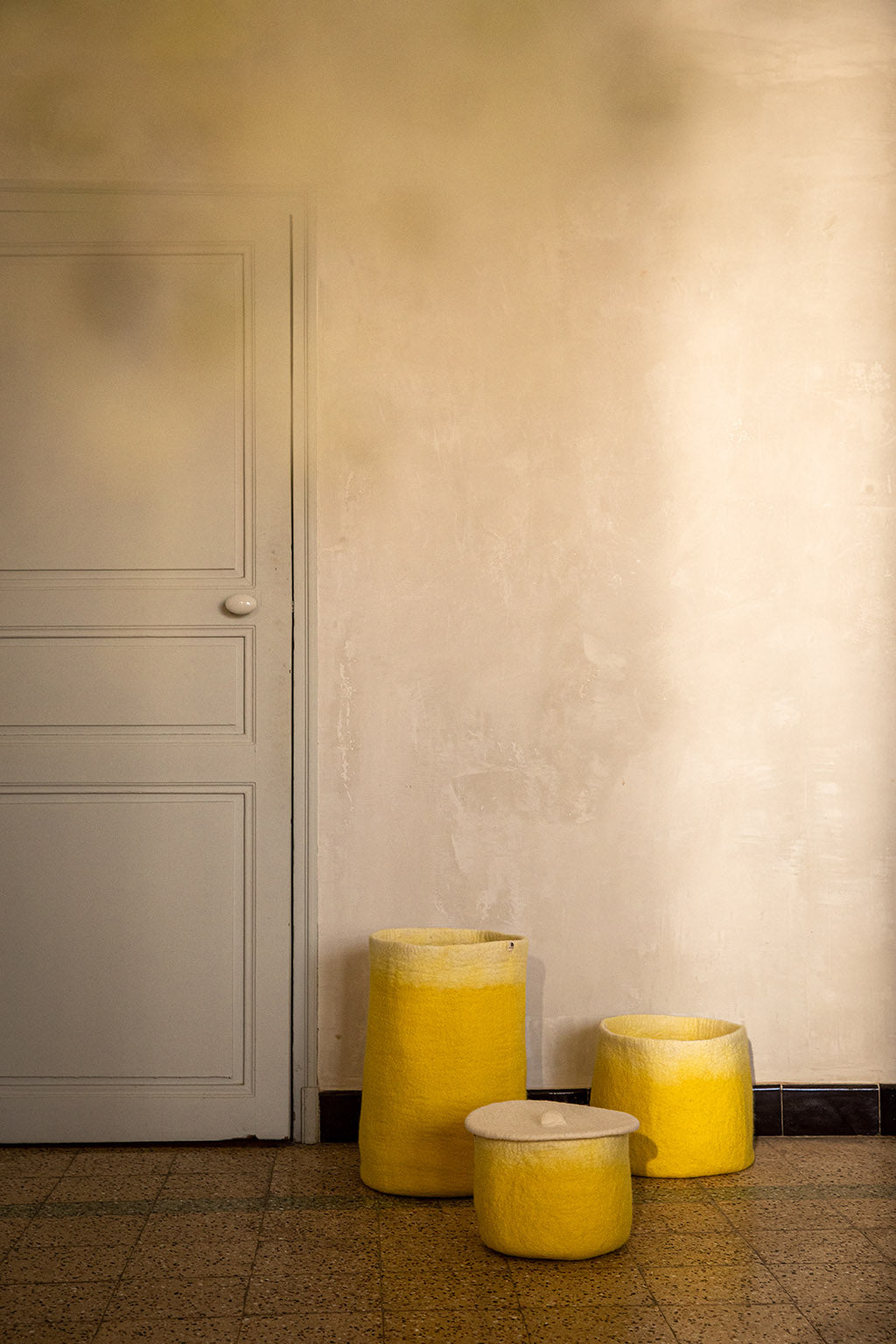 Rangement calebasse en feutre M - Citron/naturel