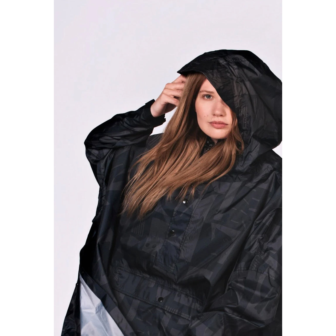 Cape-poncho imperméable "Back to Black Art Camo"