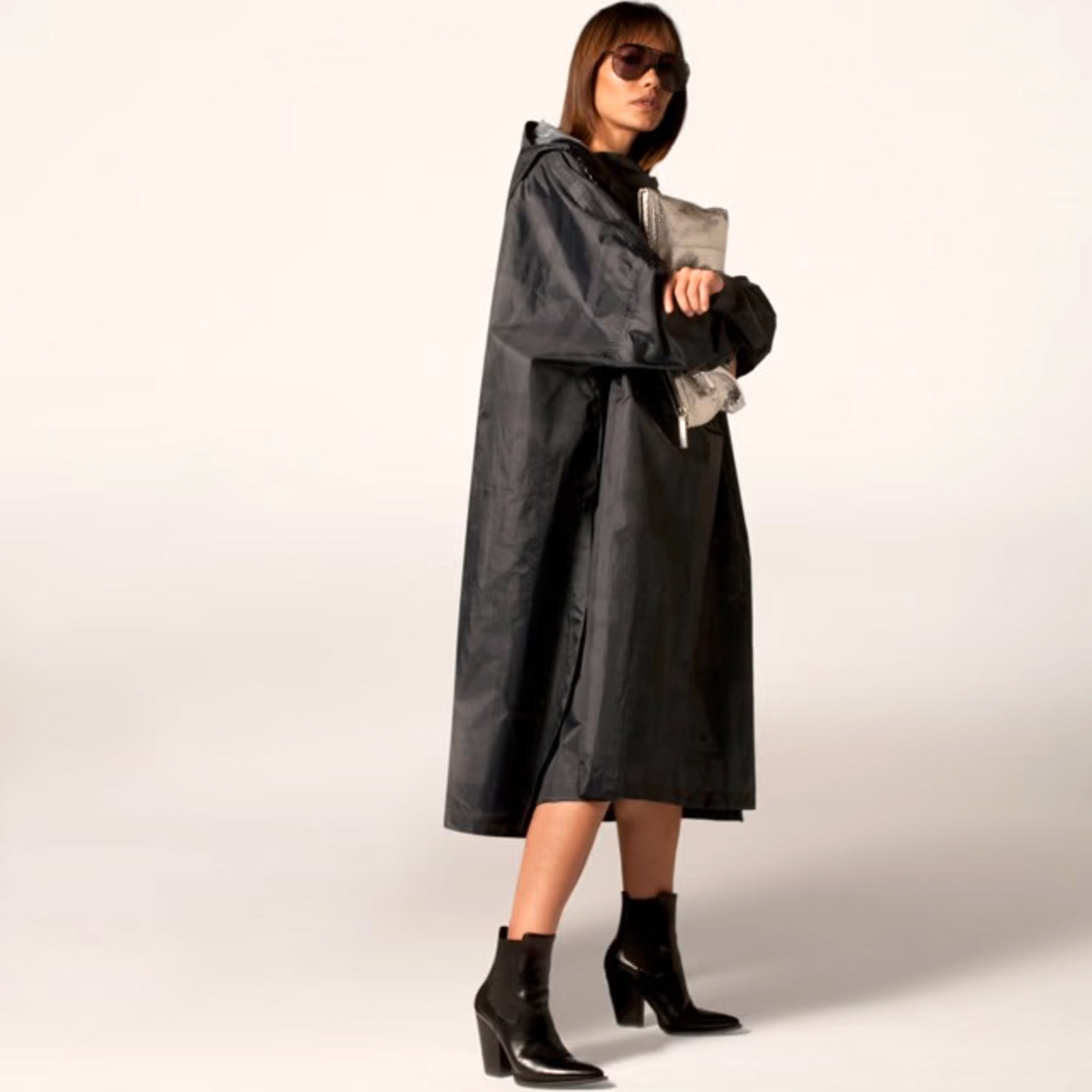 Cape-poncho imperméable "Back to Black Art Camo"