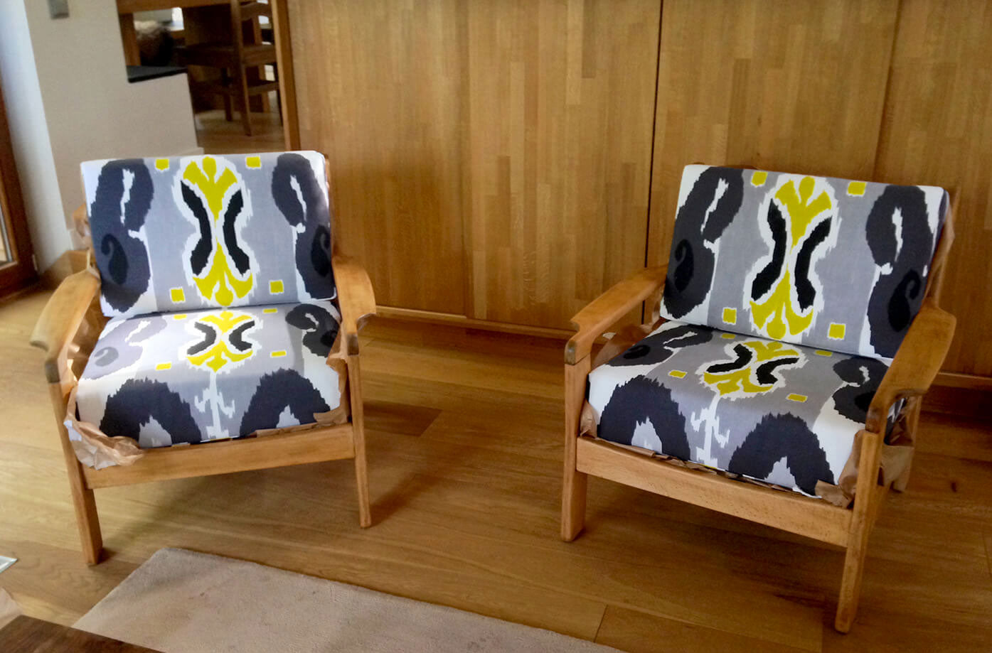 Paire de fauteuils Scandinaves - tissu Designers Guild